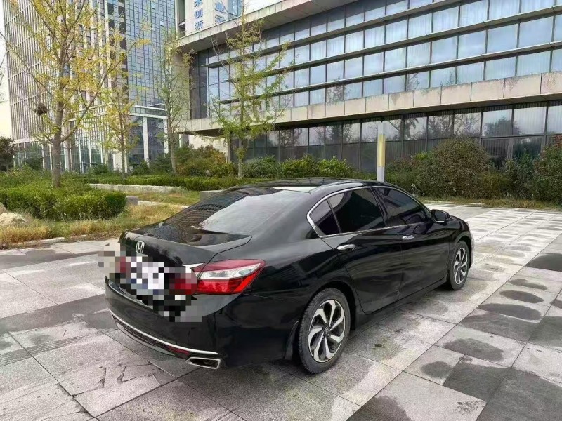 青岛16年本田雅阁7