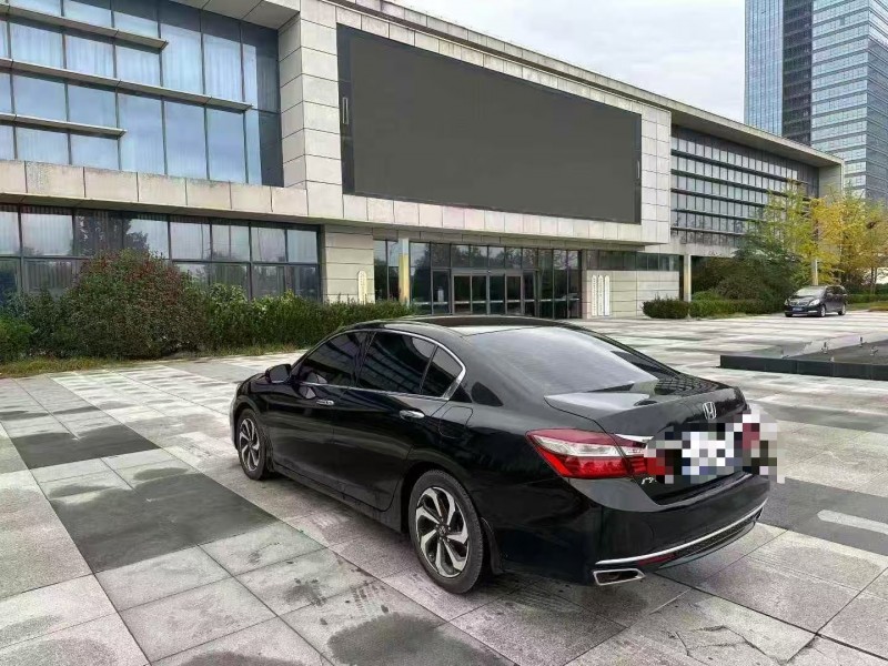 青岛16年本田雅阁8