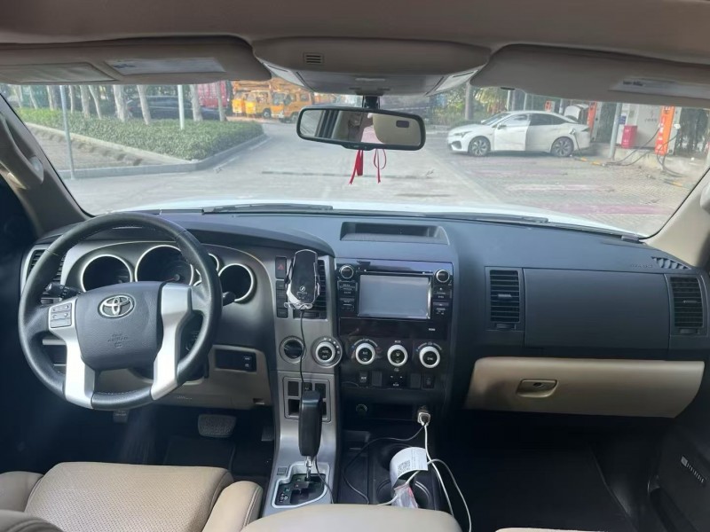 广州15年丰田红杉7