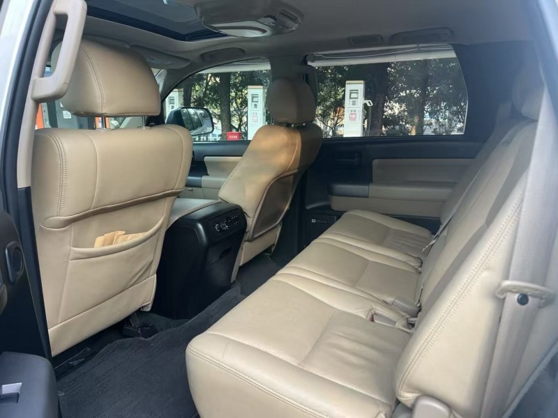 广州15年丰田红杉8