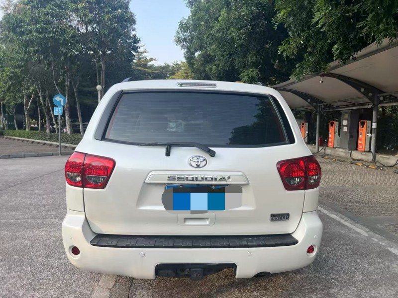 广州15年丰田红杉9