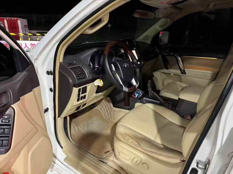 广州14年丰田普拉多3