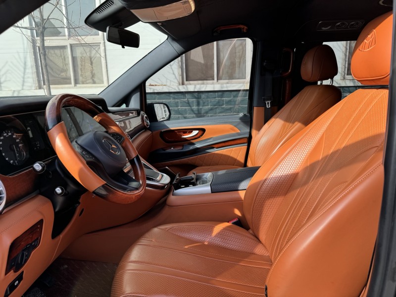 新乡24年奔驰威霆4