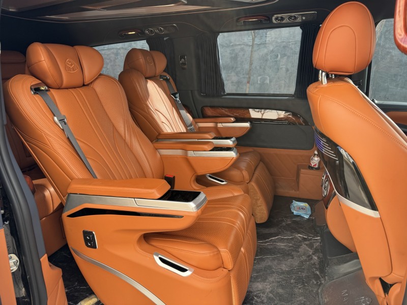 新乡24年奔驰威霆6