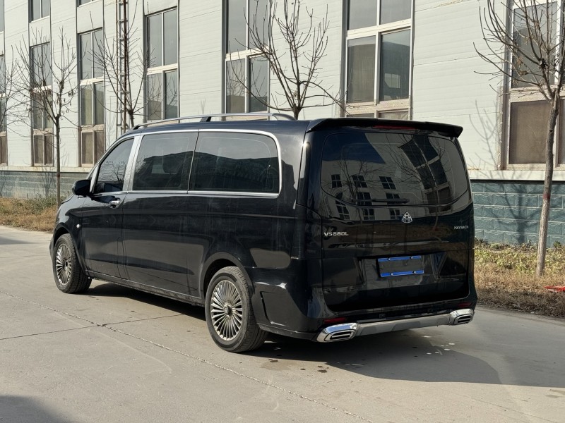 新乡24年奔驰威霆7