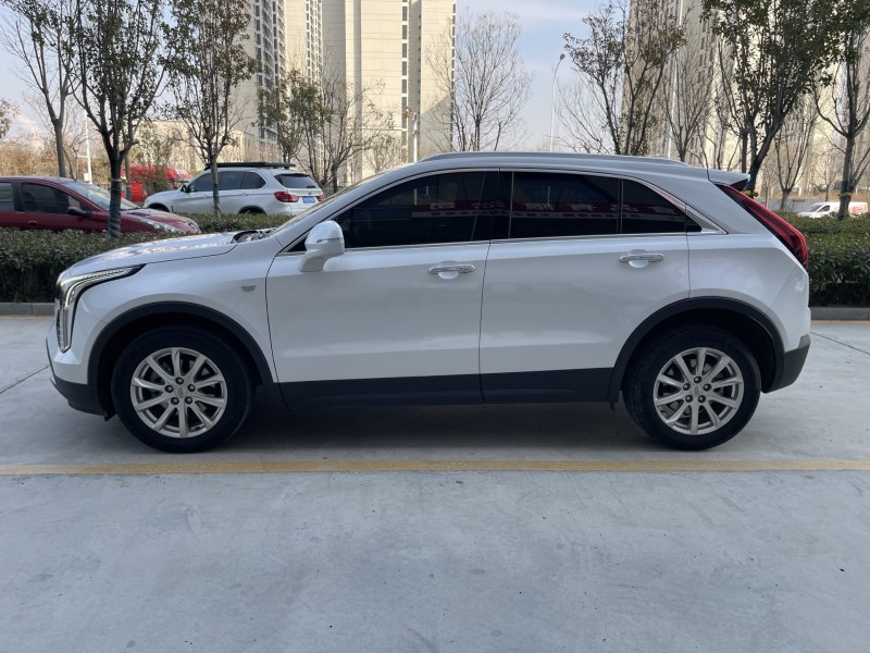 济宁22年凯迪拉克XT47