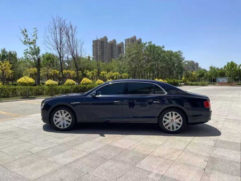 沧州16年宾利飞驰4