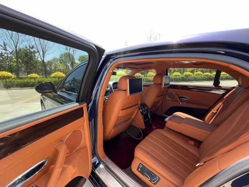 沧州16年宾利飞驰8