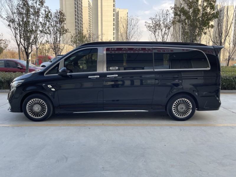 济宁23年奔驰威霆8