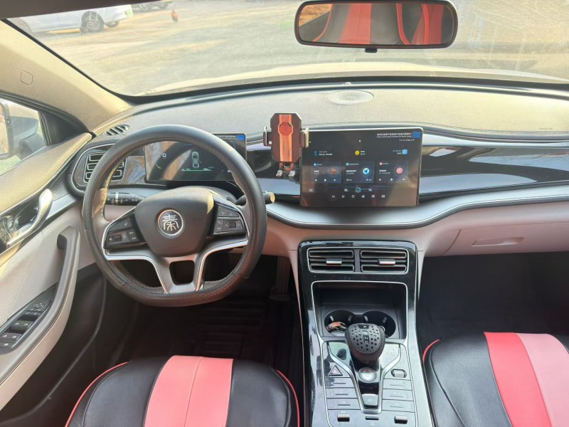 青岛25年比亚迪秦5