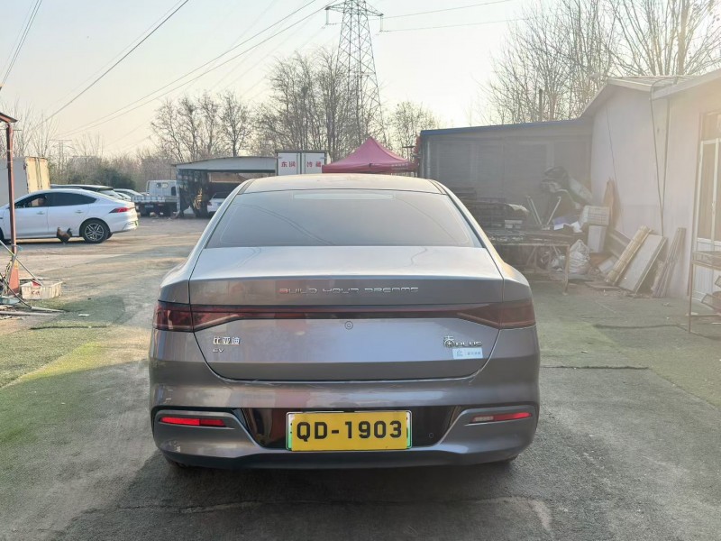 青岛25年比亚迪秦8