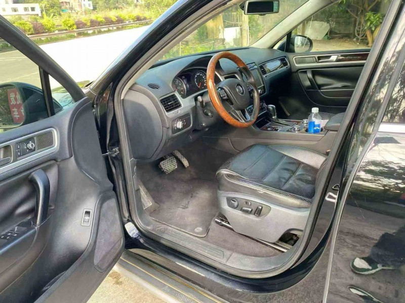 桂林12年大众途锐5