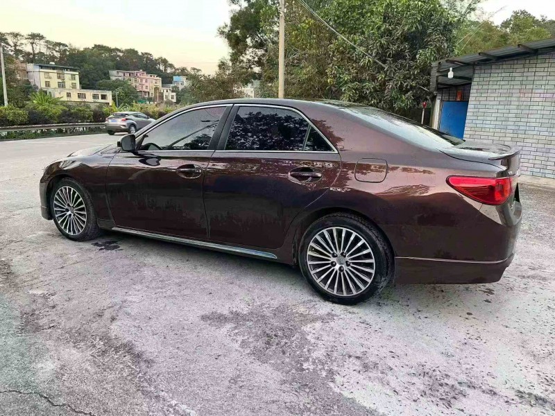 梧州13年丰田锐志8