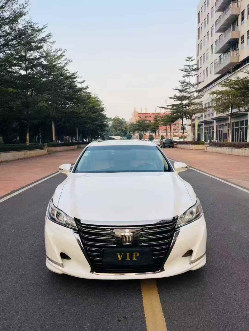 东莞18年丰田皇冠1
