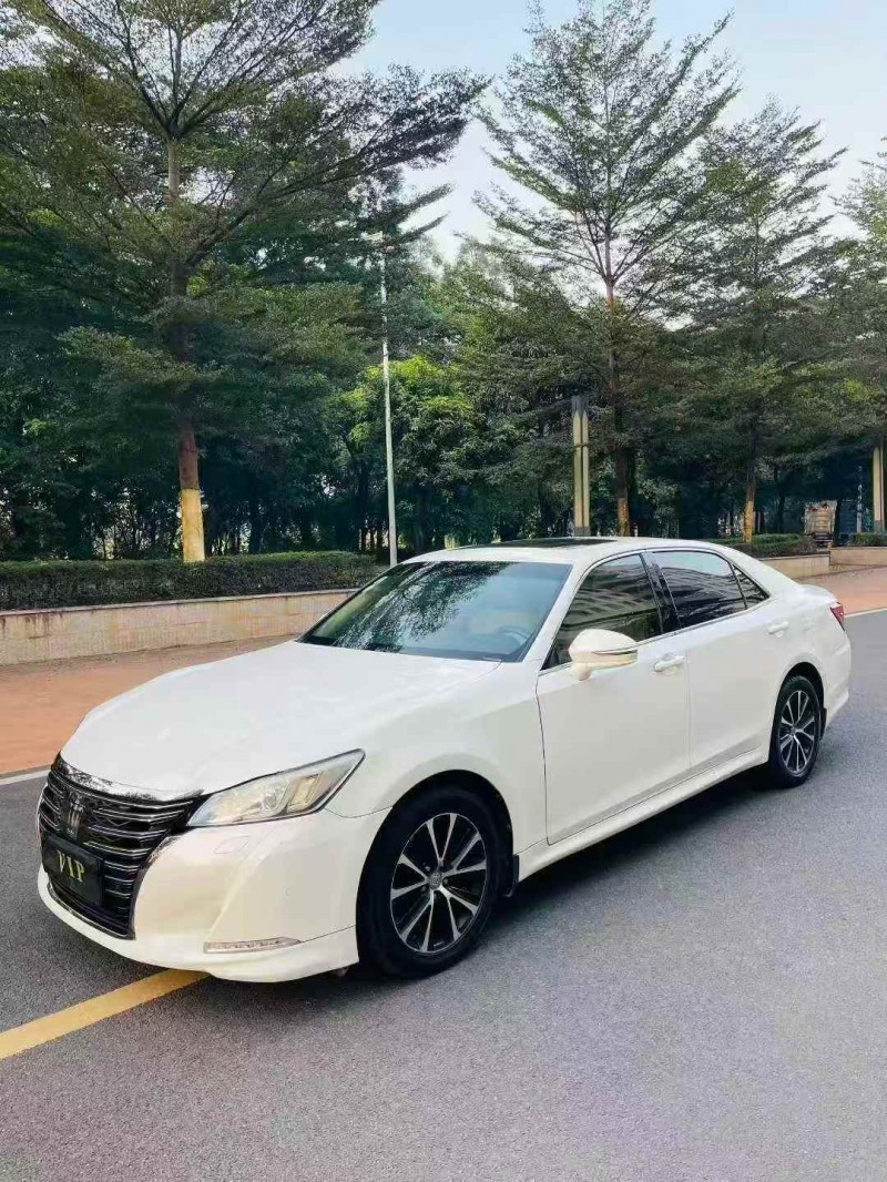 东莞18年丰田皇冠3