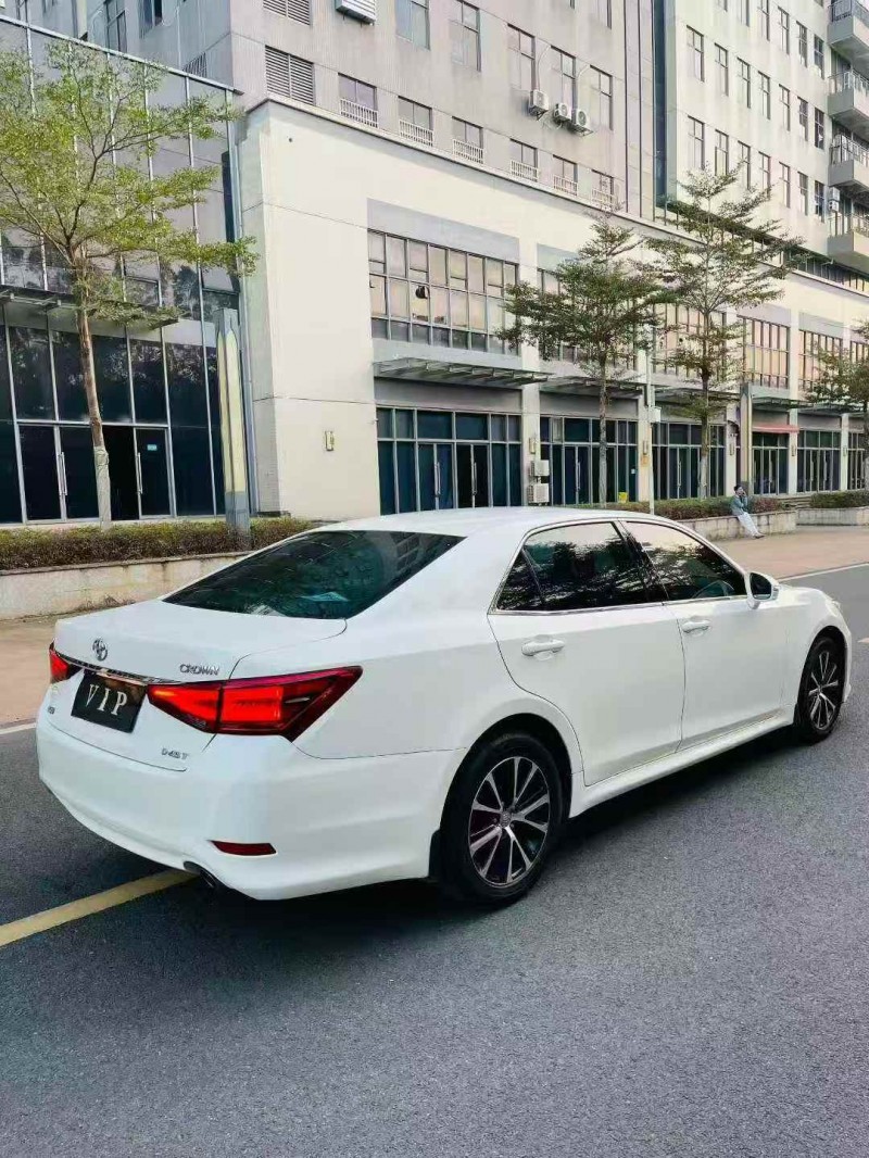 东莞18年丰田皇冠8