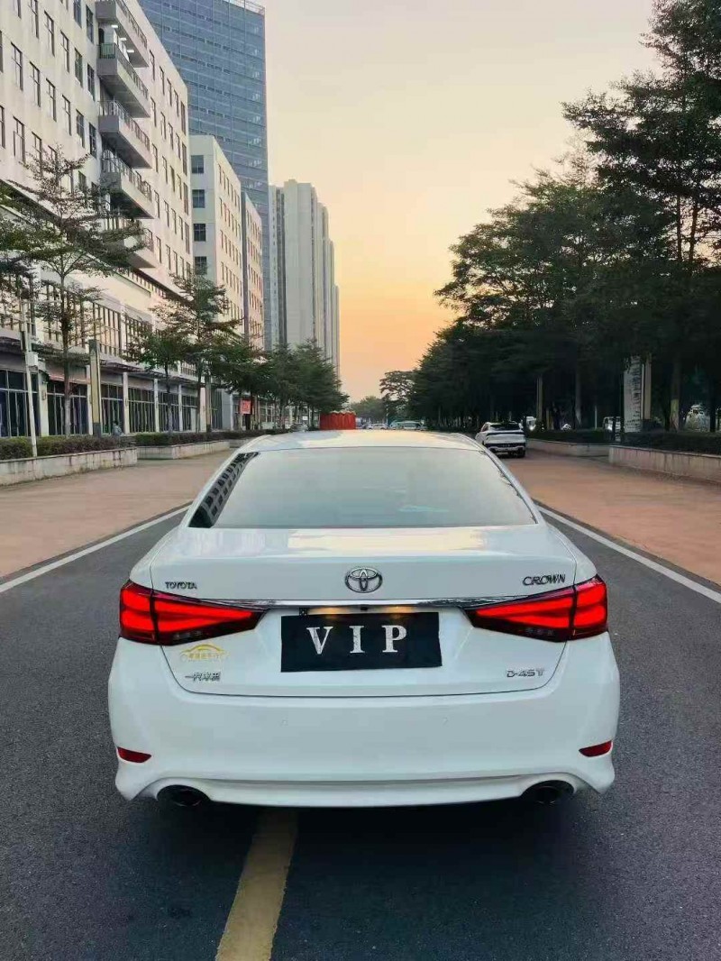 东莞18年丰田皇冠9