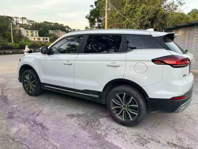 梧州20年吉利博越8