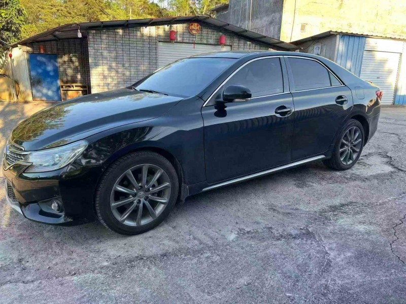 梧州13年丰田锐志2