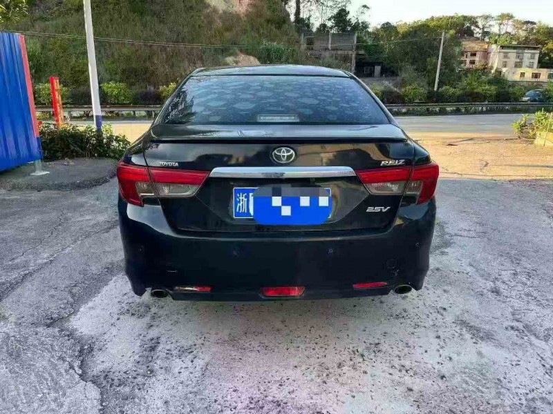 梧州13年丰田锐志9