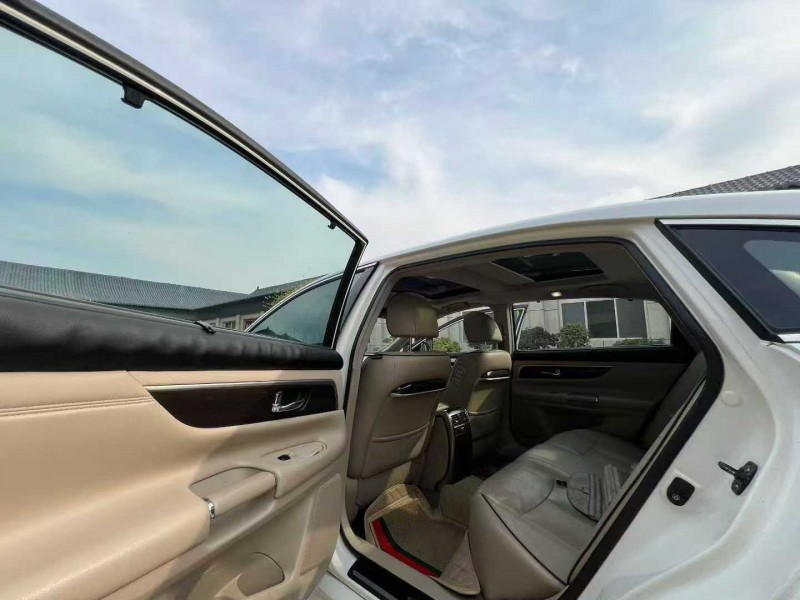 沧州15年日产天籁8