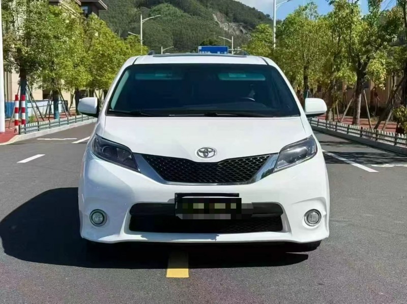 广州16年丰田塞纳1