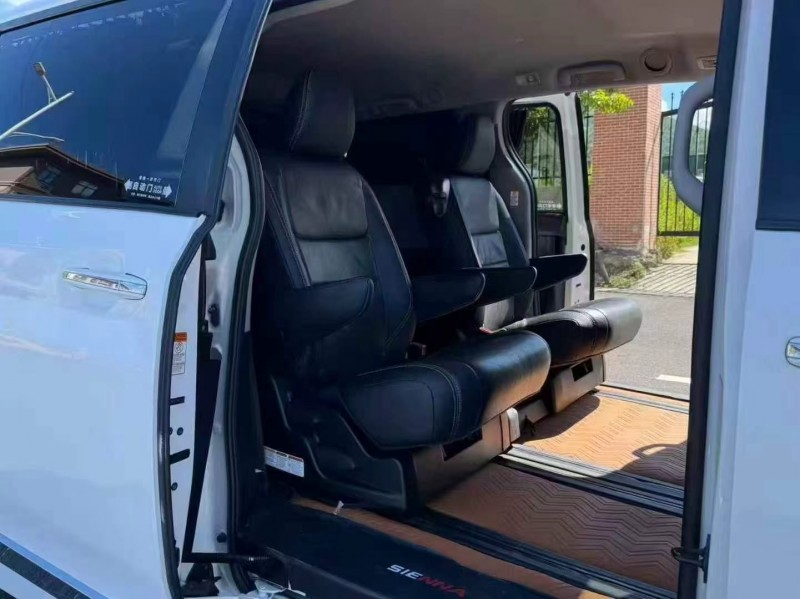 广州16年丰田塞纳4