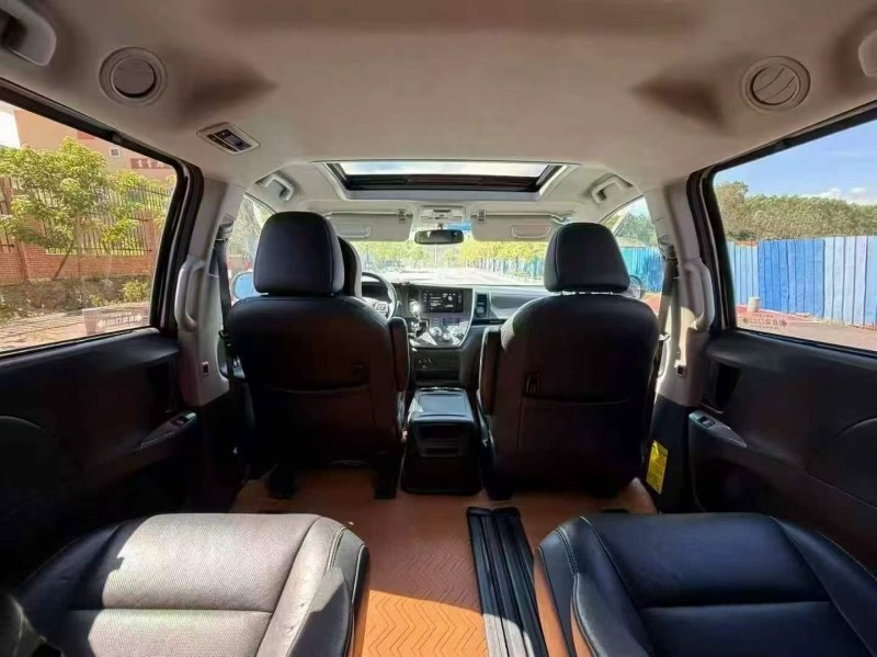 广州16年丰田塞纳5