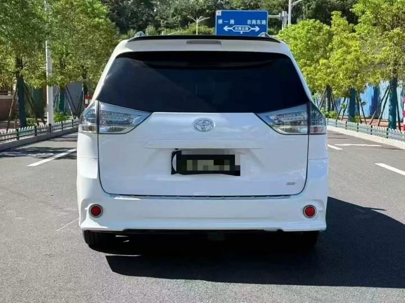 广州16年丰田塞纳9