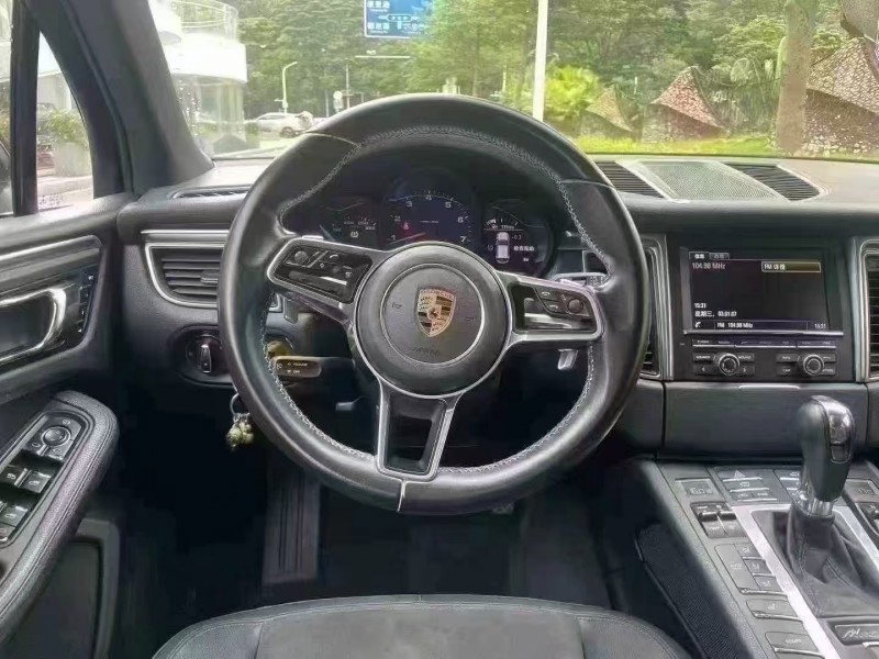 广州16年保时捷Macan7