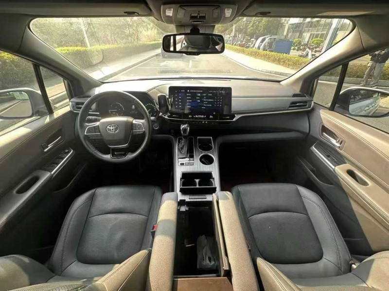 东莞22年丰田塞纳5