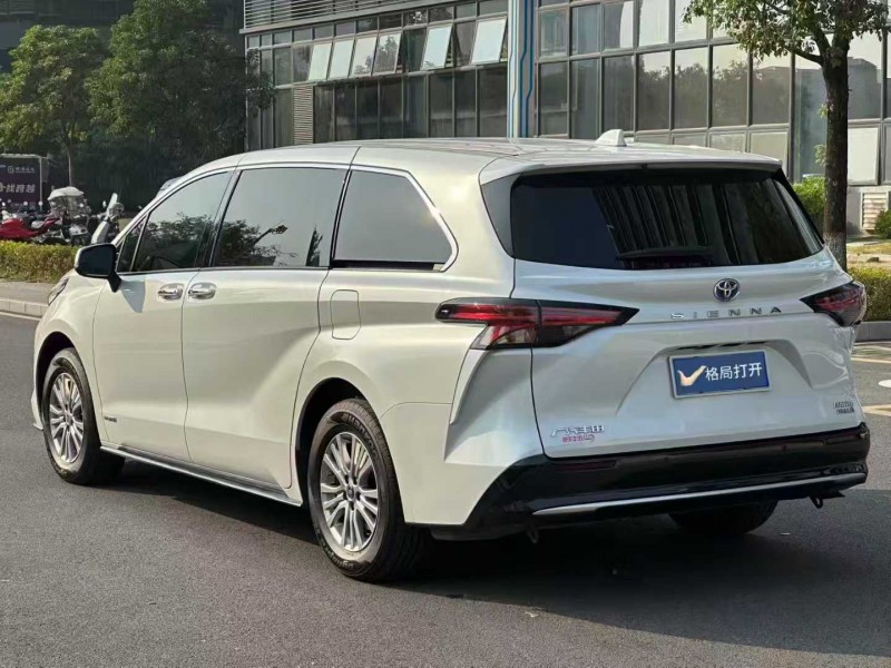 东莞22年丰田塞纳8