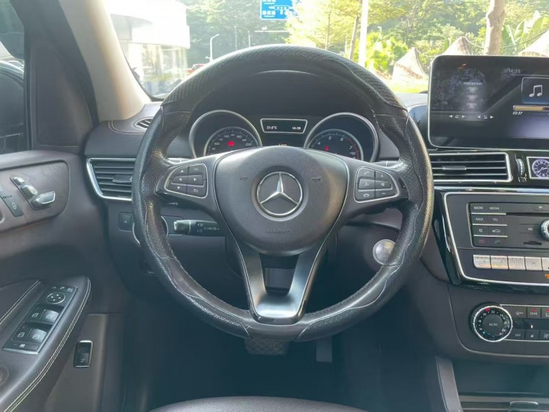 广州17年奔驰GLE5