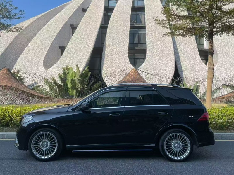 广州17年奔驰GLE8