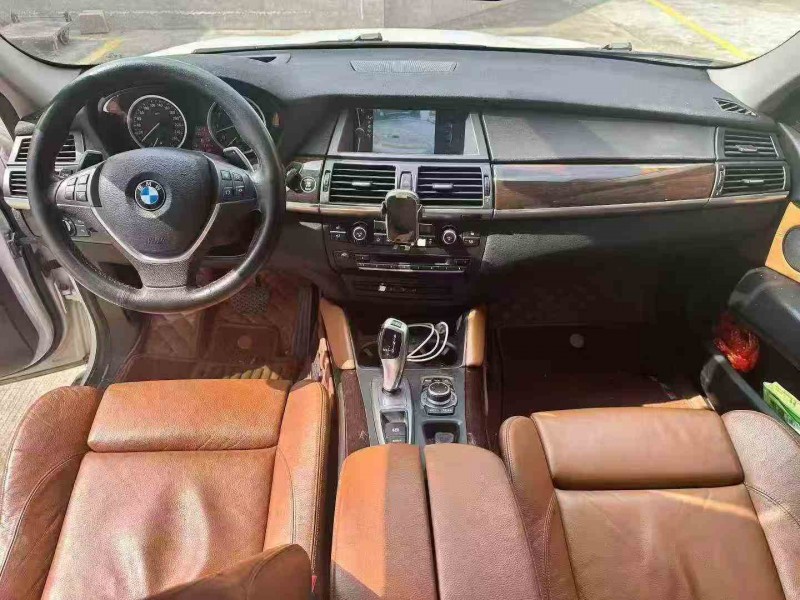 三明14年宝马X66