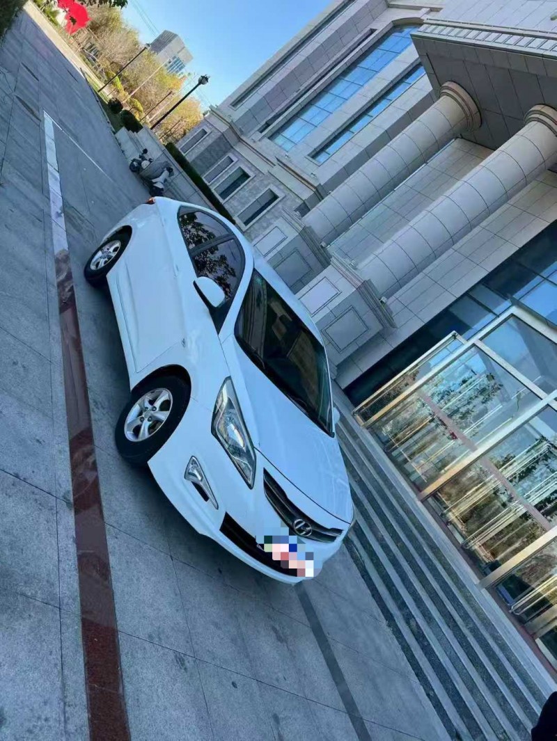 沧州17年现代瑞纳3