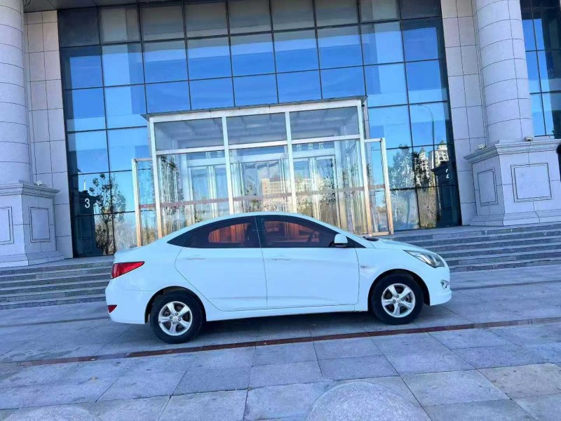 沧州17年现代瑞纳4