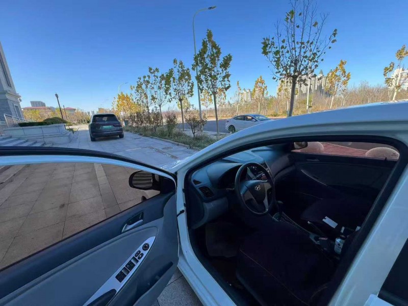 沧州17年现代瑞纳7