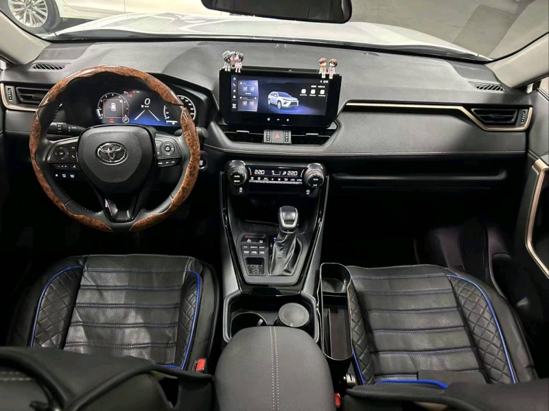 成都24年丰田威兰达3