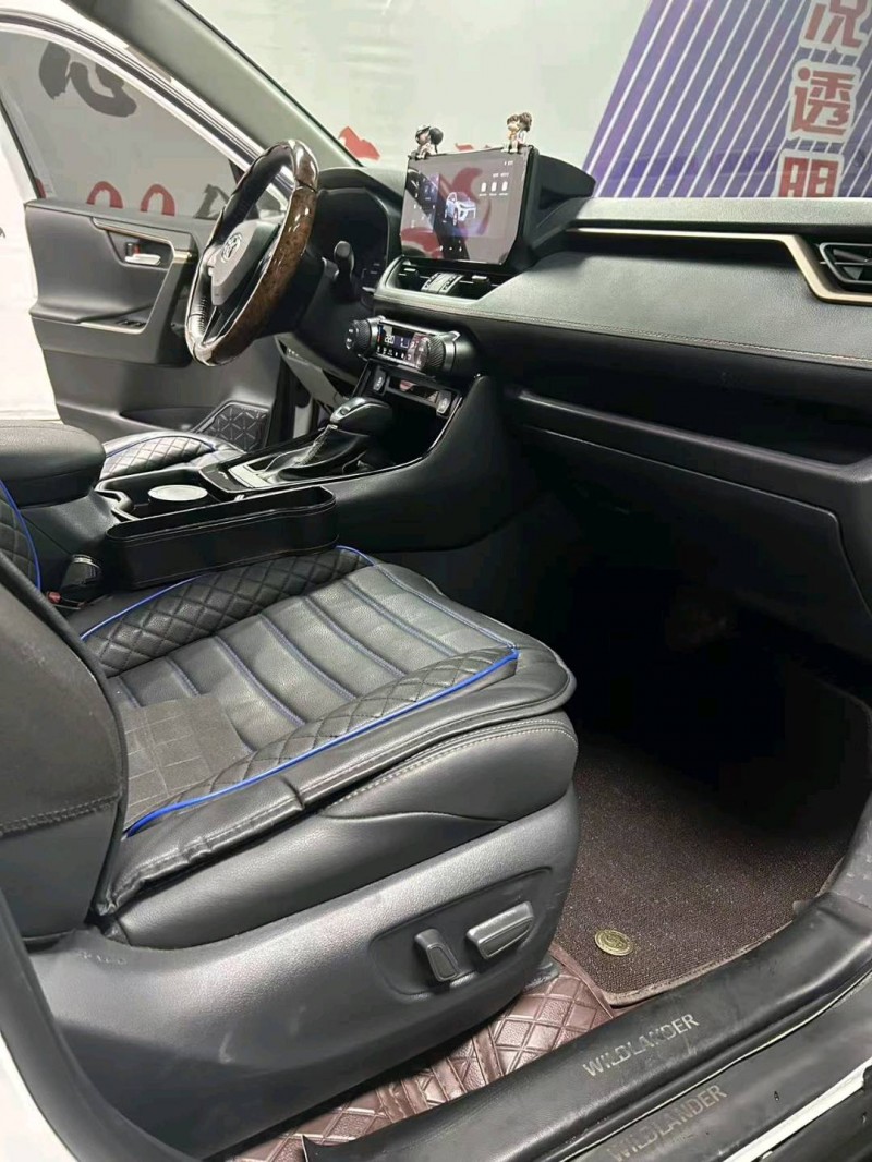 成都24年丰田威兰达7