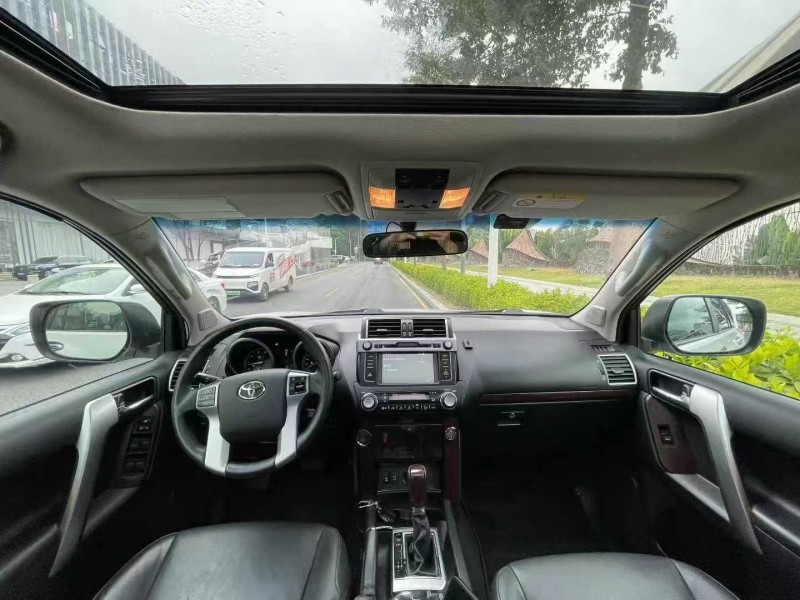 广州17年丰田普拉多4