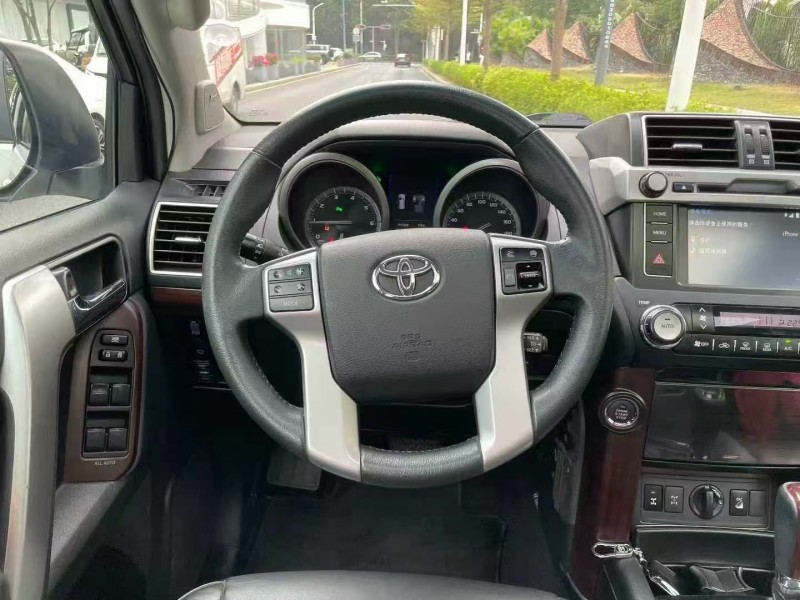 广州17年丰田普拉多7