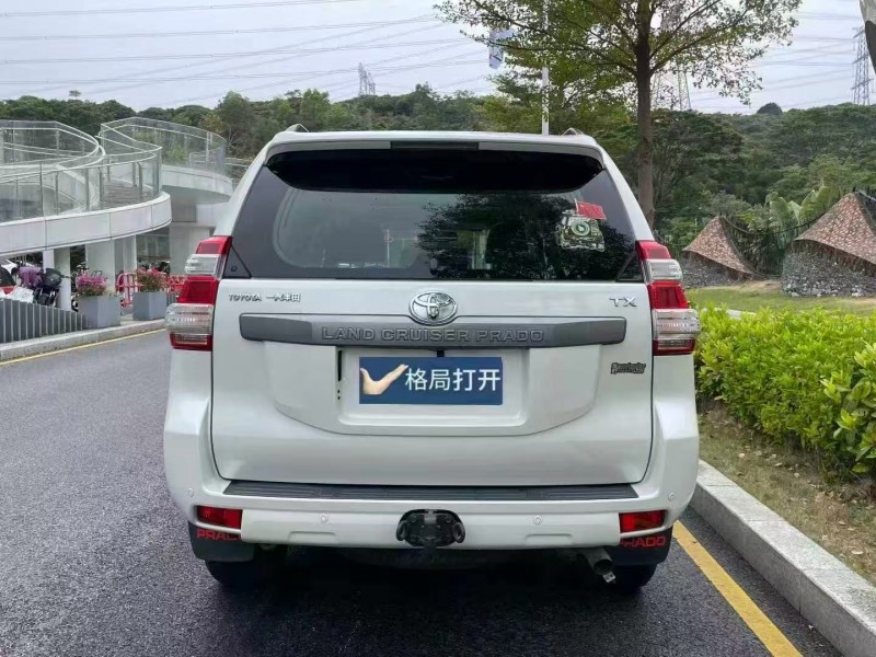 广州17年丰田普拉多9