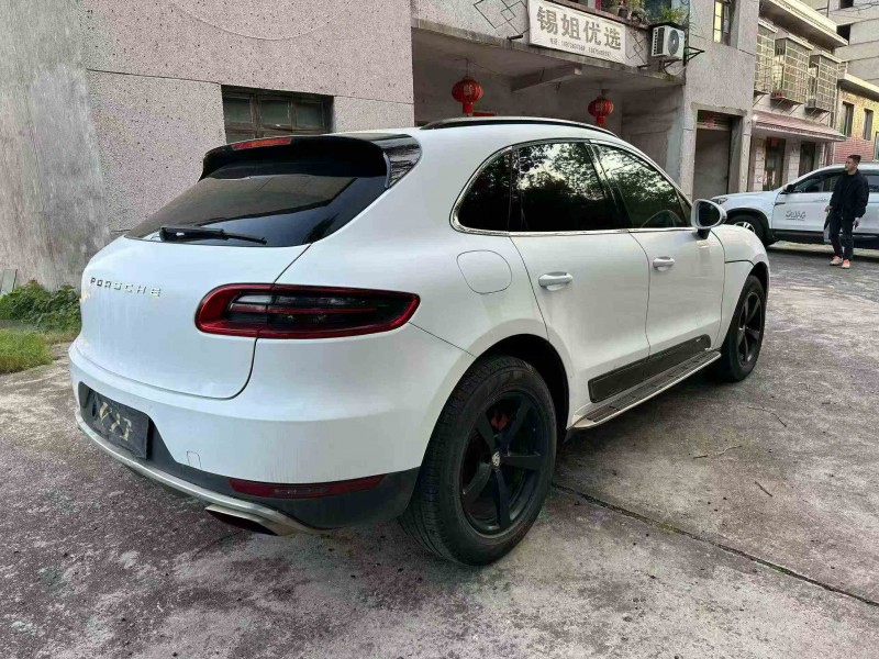 张家界16年保时捷Macan7
