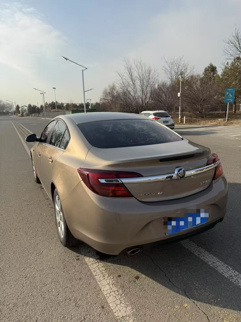 呼和浩特17年别克君威9