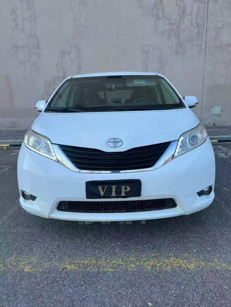 营口15年丰田塞纳1