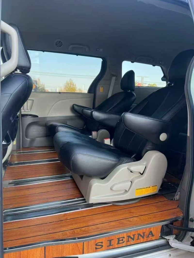 营口15年丰田塞纳5