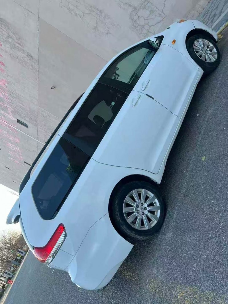 营口15年丰田塞纳8