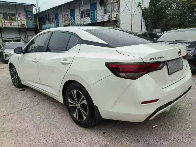 张家界20年日产轩逸8