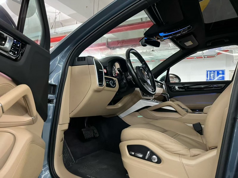 深圳19年保时捷卡宴4